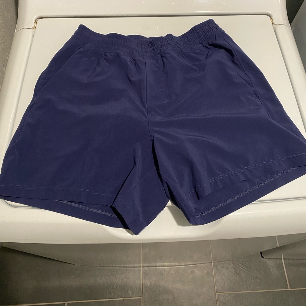 Lulu 5 inch inseam with shorts, zipper pockets